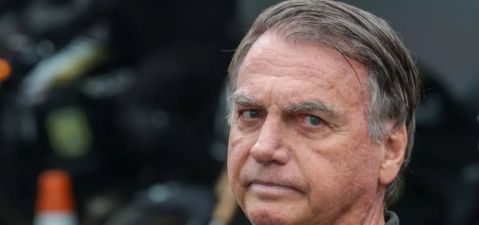 Defesa de Bolsonaro vai entregar armas à Polícia Federal nesta segunda-feira