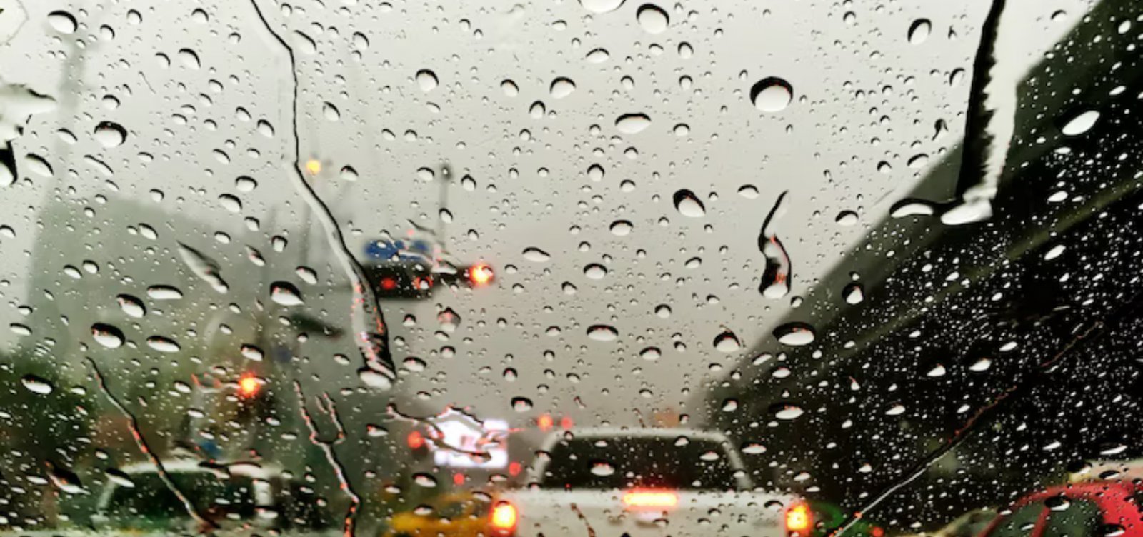 Inema mantém alerta para chuvas em 25 municípios do sul da Bahia até terça-feira