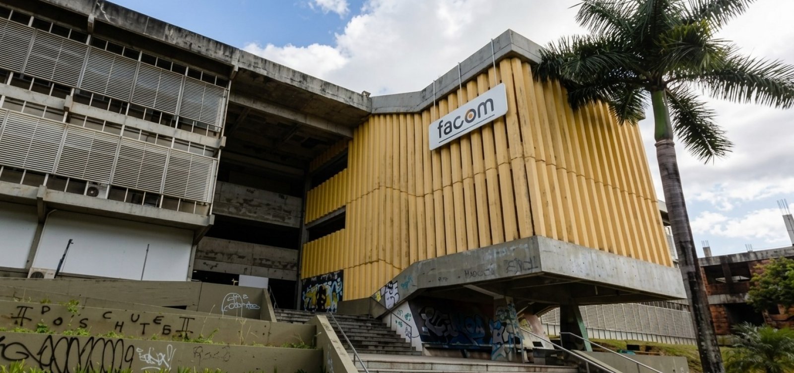 Ufba condena “atos de violência” após deputado do PL agredir estudantes