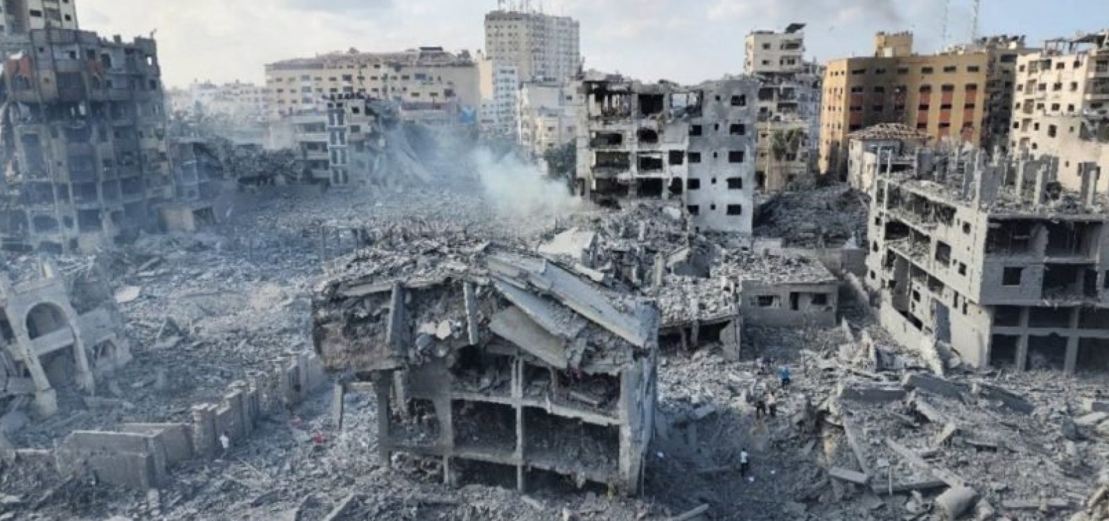 Moradores de Gaza pedem ajuda internacional para retirada de 8 mil corpos dos escombros