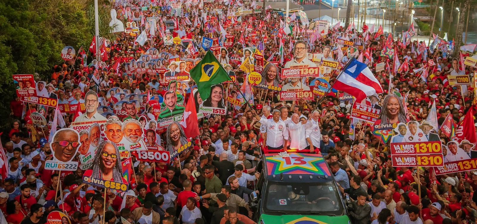 Lula desembarca em Salvador para ato de campanha