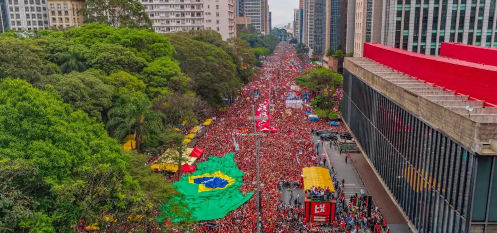 Campanha de Lula aciona TSE contra publicações sobre ato na Avenida Paulista