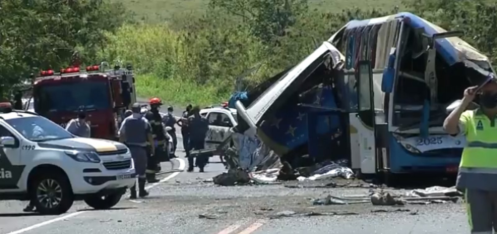 Acidente em rodovia de SP deixa 40 mortos e 11 feridos, diz PM