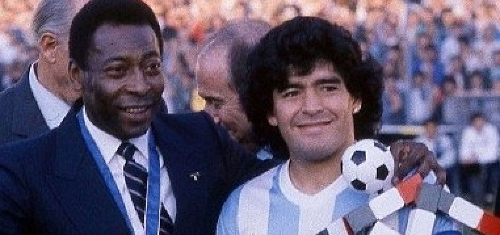 Pelé sobre Maradona: 'Espero que possamos jogar bola juntos no céu'