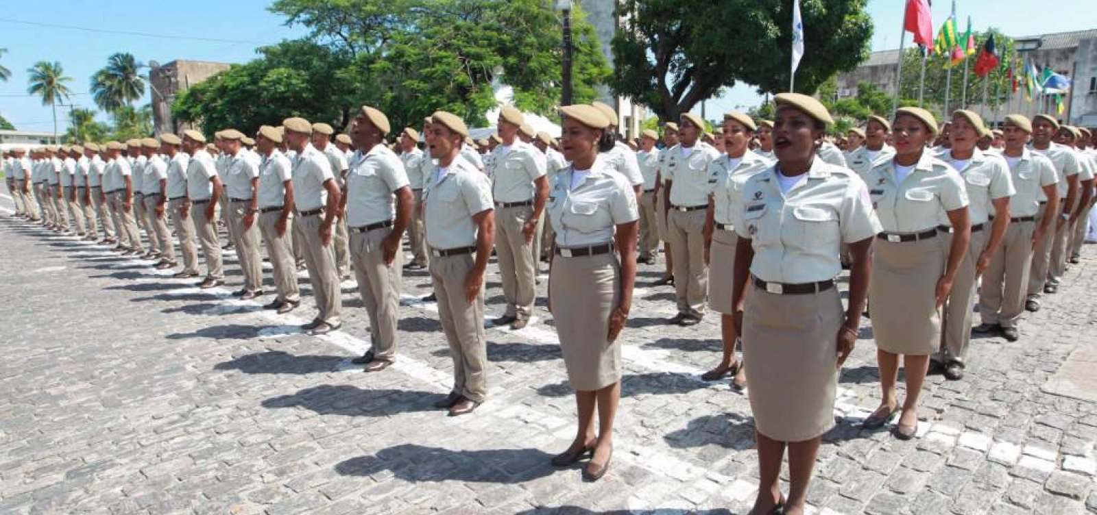 Governo da Bahia vai publicar nesta sexta resultado final de concurso da PM e bombeiros