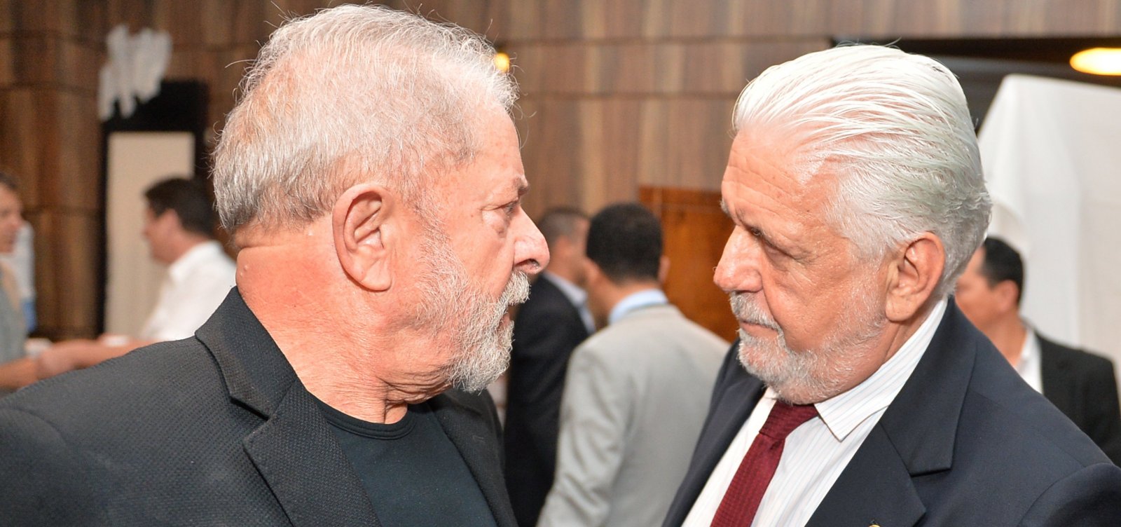 Wagner defende renovação no PT e alfineta Lula: 'Não vou ficar refém dele'  - Metro 1