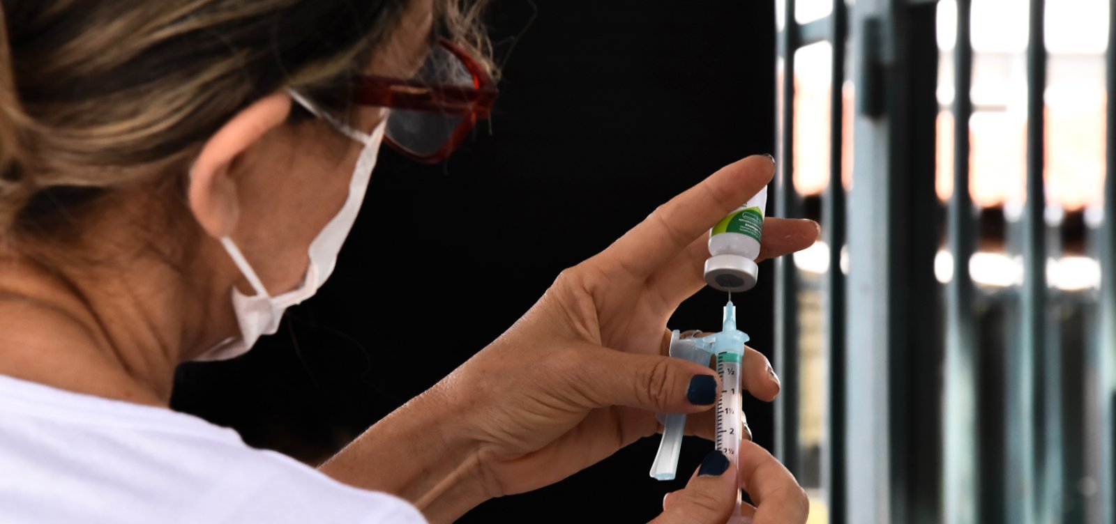 Publicações científicas levantam dúvidas sobre vacina de Oxford contra Covid