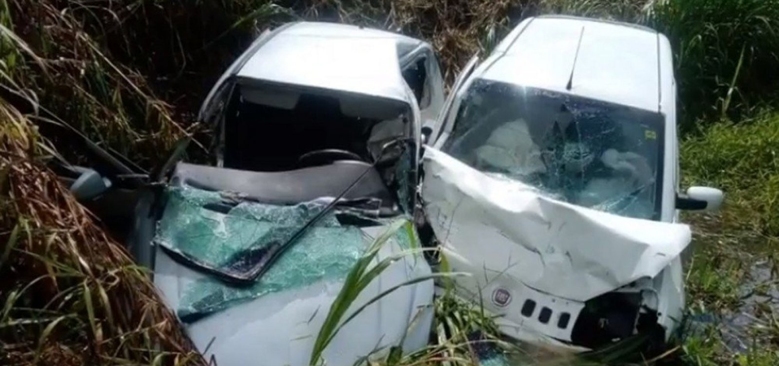 Batida entre dois veículos deixa uma pessoa morta na BA-263