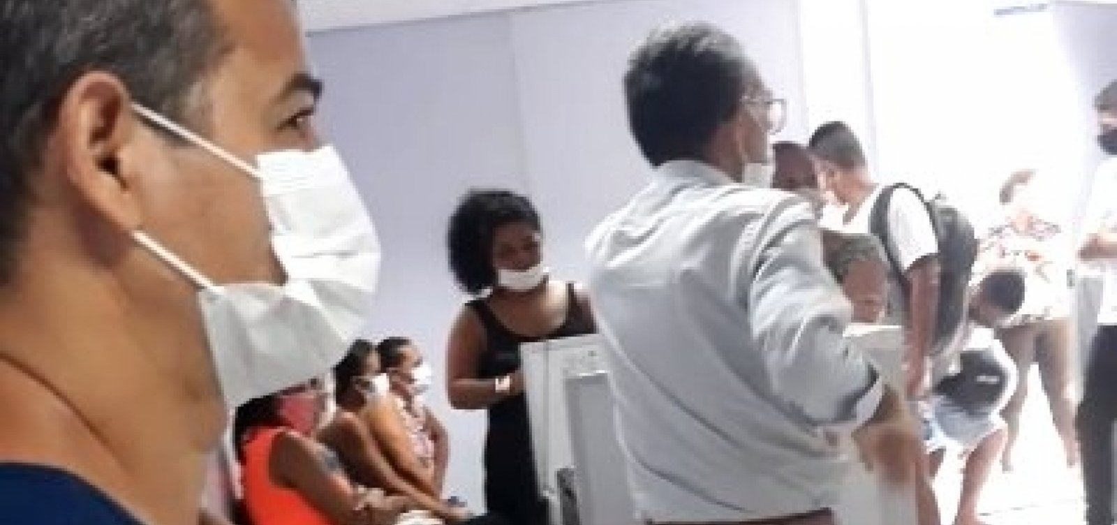 Pacientes denunciam falta de testes no centro de atendimento ao coronavírus dos Barris
