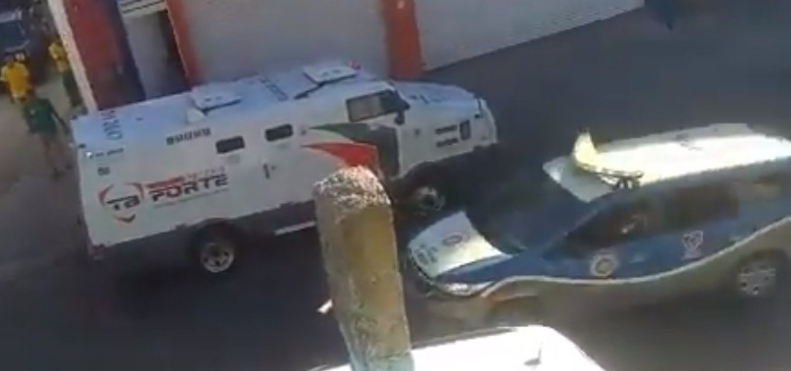 Suspeitos se entregam após tentativa de assalto a carro-forte em Pirajá
