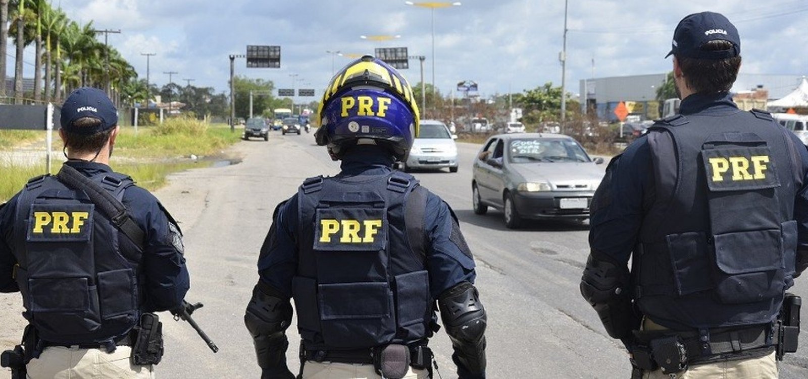 Polícia Rodoviária prende suspeitos de assaltos na BR 324, em Simões Filho