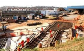 Equipamento que caiu de obra do metrô na Av. ACM é interditado 