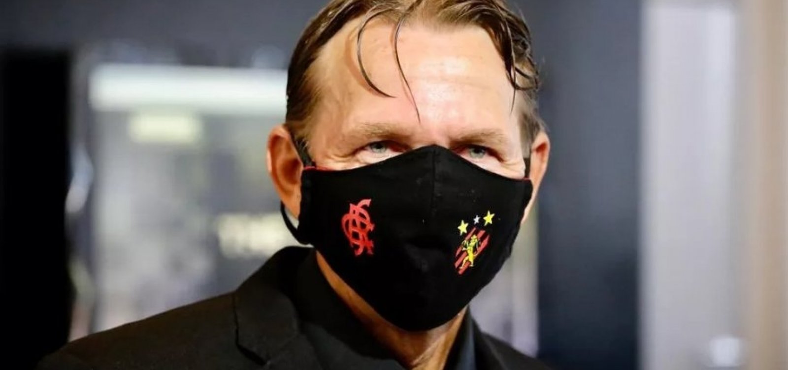 Torcedor do Sport que anda 60 km para ver jogos do time é premiado pela Fifa