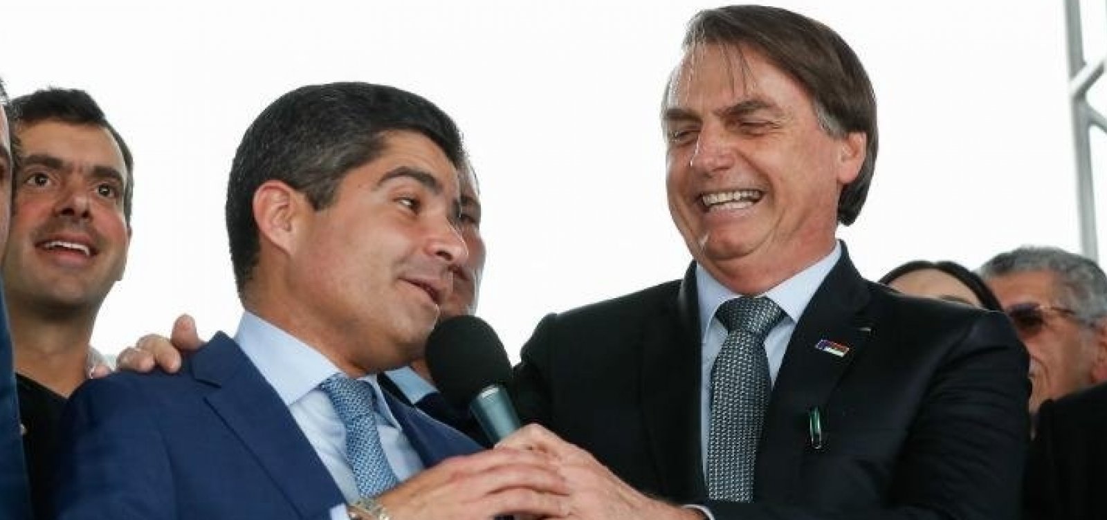 ACM Neto encontra Bolsonaro para discutir sucessão do presidente do Senado