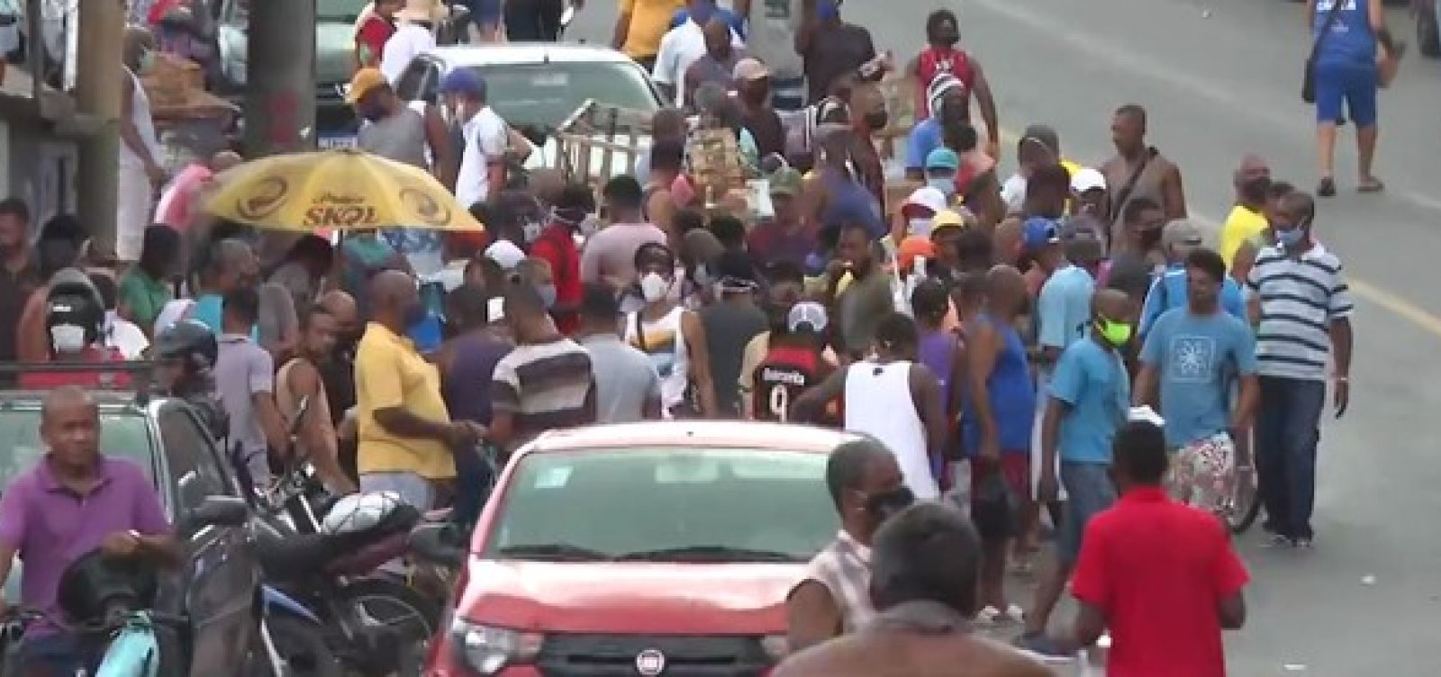 'Feira do Rolo' muda de lugar após reforço na fiscalização; novo local tem aglomerações