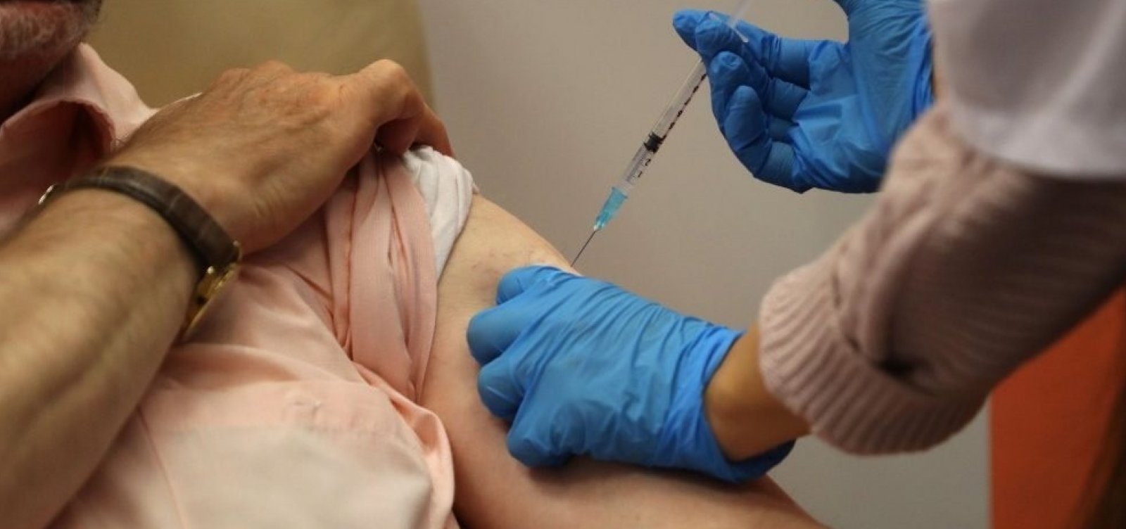 Vaticano permite o uso de vacinas contra Covid-19 feitas com tecido de fetos abortados