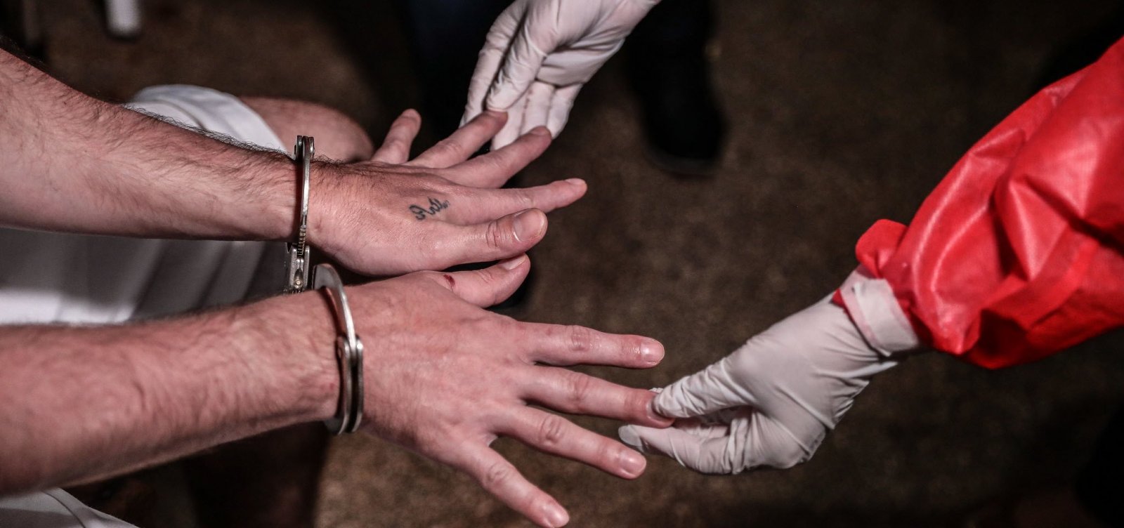 Bolsonaro assina indulto de Natal e perdão da pena a policiais condenados por crimes culposos 