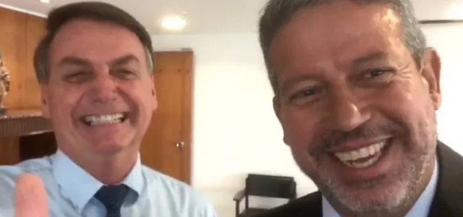 Bolsonaro prevê 500 cargos federais a serem ocupados em troca de votos por Arthur Lira na Câmara