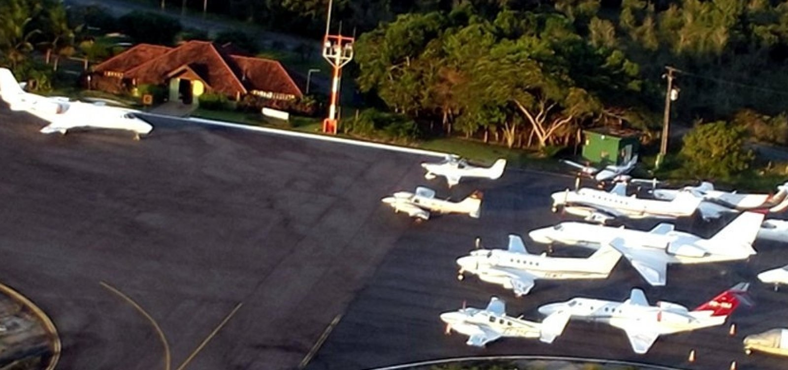 Jatinhos causam 'congestionamento' e provocam caos aéreo no sul da Bahia