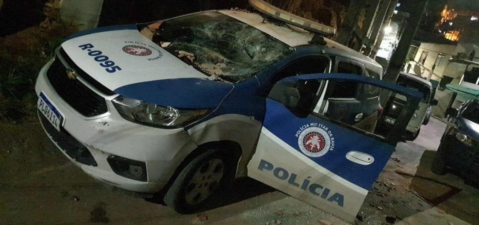 Viatura da PM é depredada no bairro da Vila Canária
