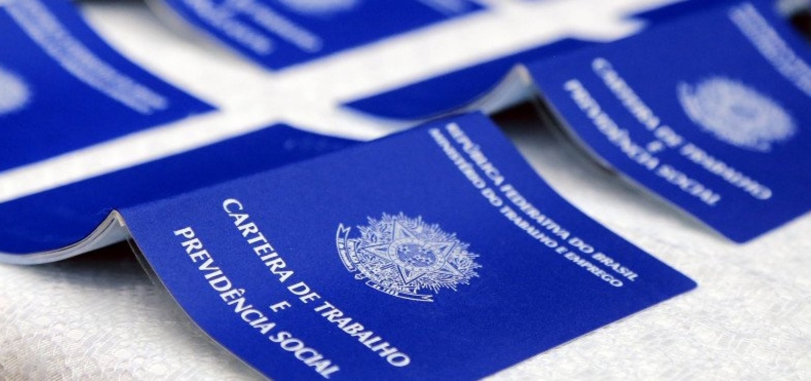 Índice de desemprego cai pela primeira vez no ano e fica em 14,3%