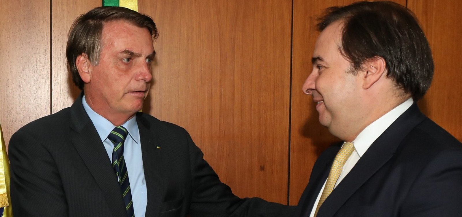 Se Rodrigo Maia está de um lado, eu estou do outro, diz Bolsonaro