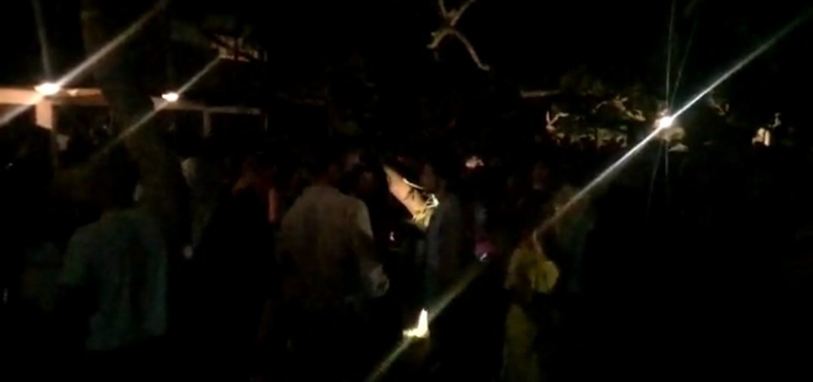 Polícia interdita festa com 700 pessoas na casa de Elba Ramalho
