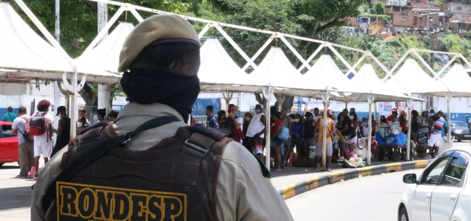 Cambistas são detidos pela PM no ferry boat de Salvador