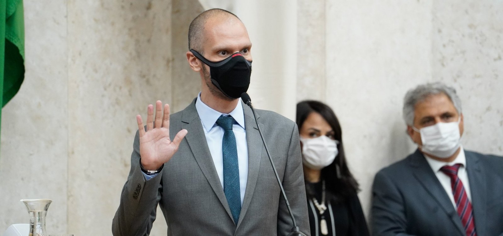 Bruno Covas toma posse em SP e faz fortes críticas ao negacionismo em meio à pandemia 