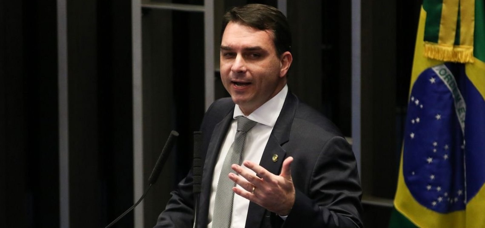 Defesa de Flávio Bolsonaro teve três reuniões com a Receita para pedir dados, diz revista 