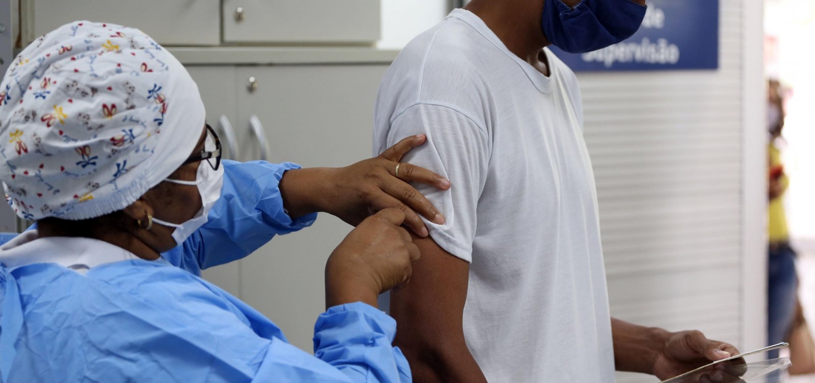 Anvisa autoriza importação de 2 milhões de doses da vacina de Oxford