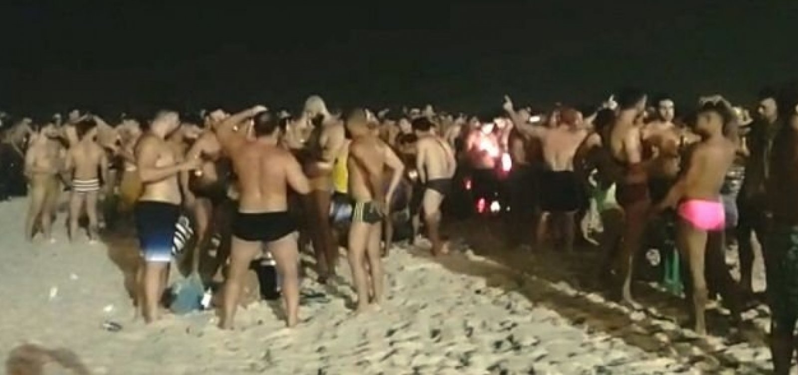 'Tenho visto imagens vergonhosas do Brasil', diz comissário da União Europeia sobre aglomerações