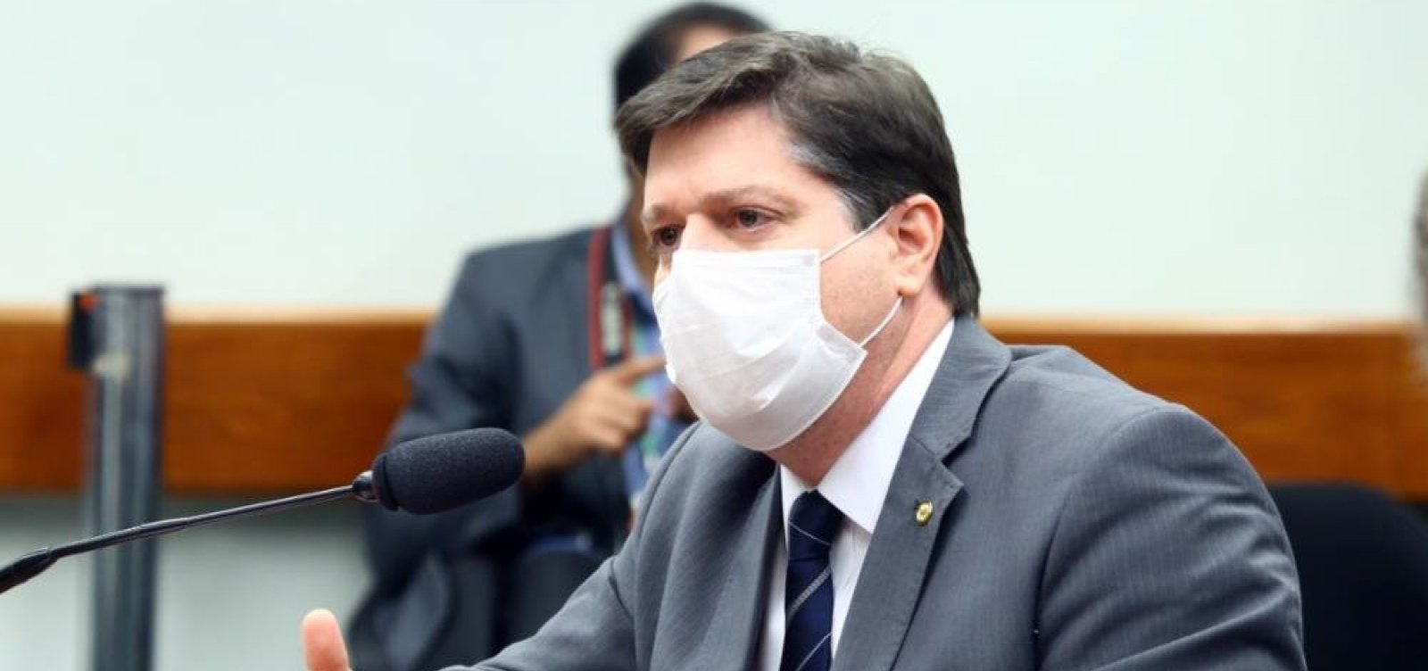 Partidos de oposição pressionam PT a decidir sobre apoio a Baleia Rossi na Câmara