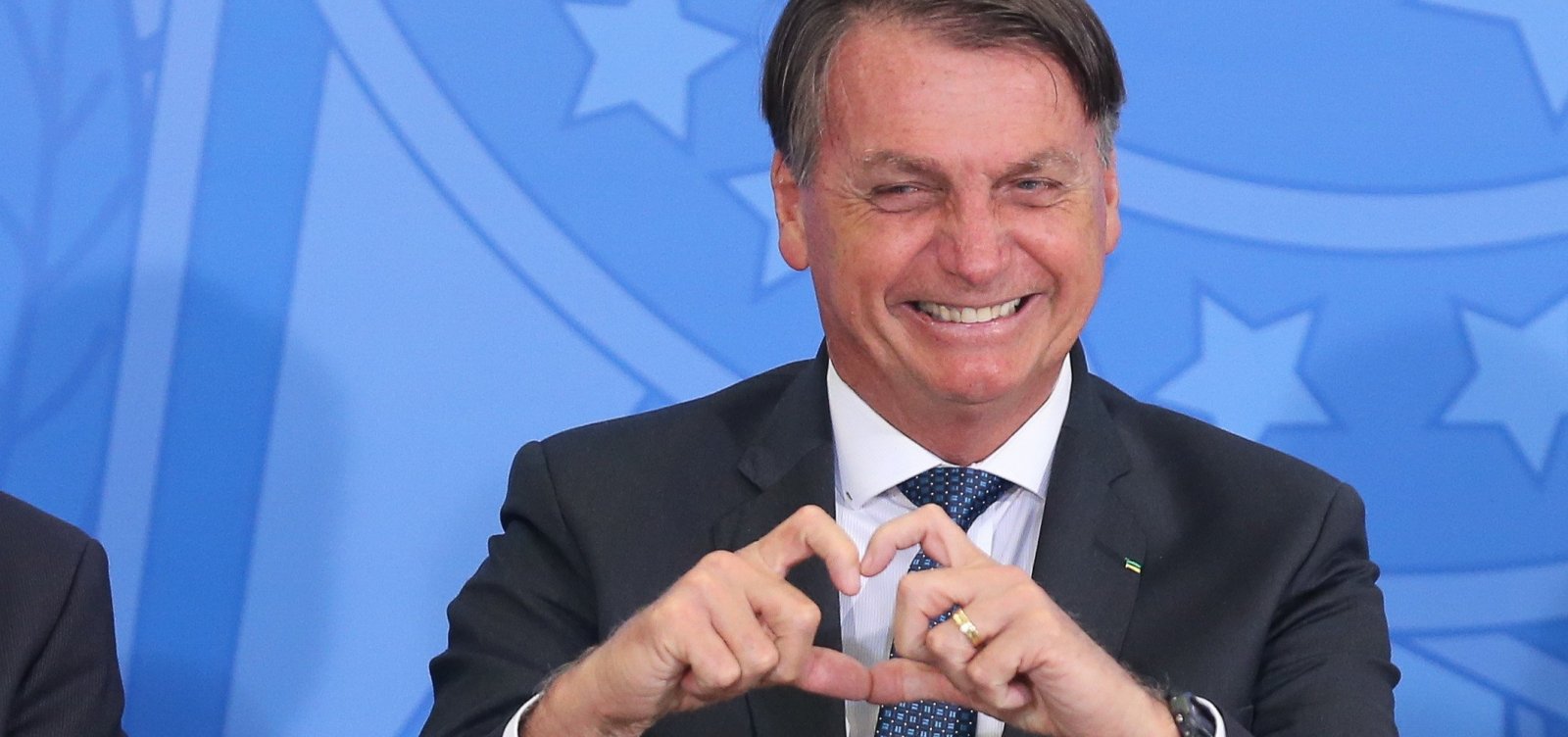 Bolsonaro gasta 17 vezes mais com propaganda no exterior que antecessores