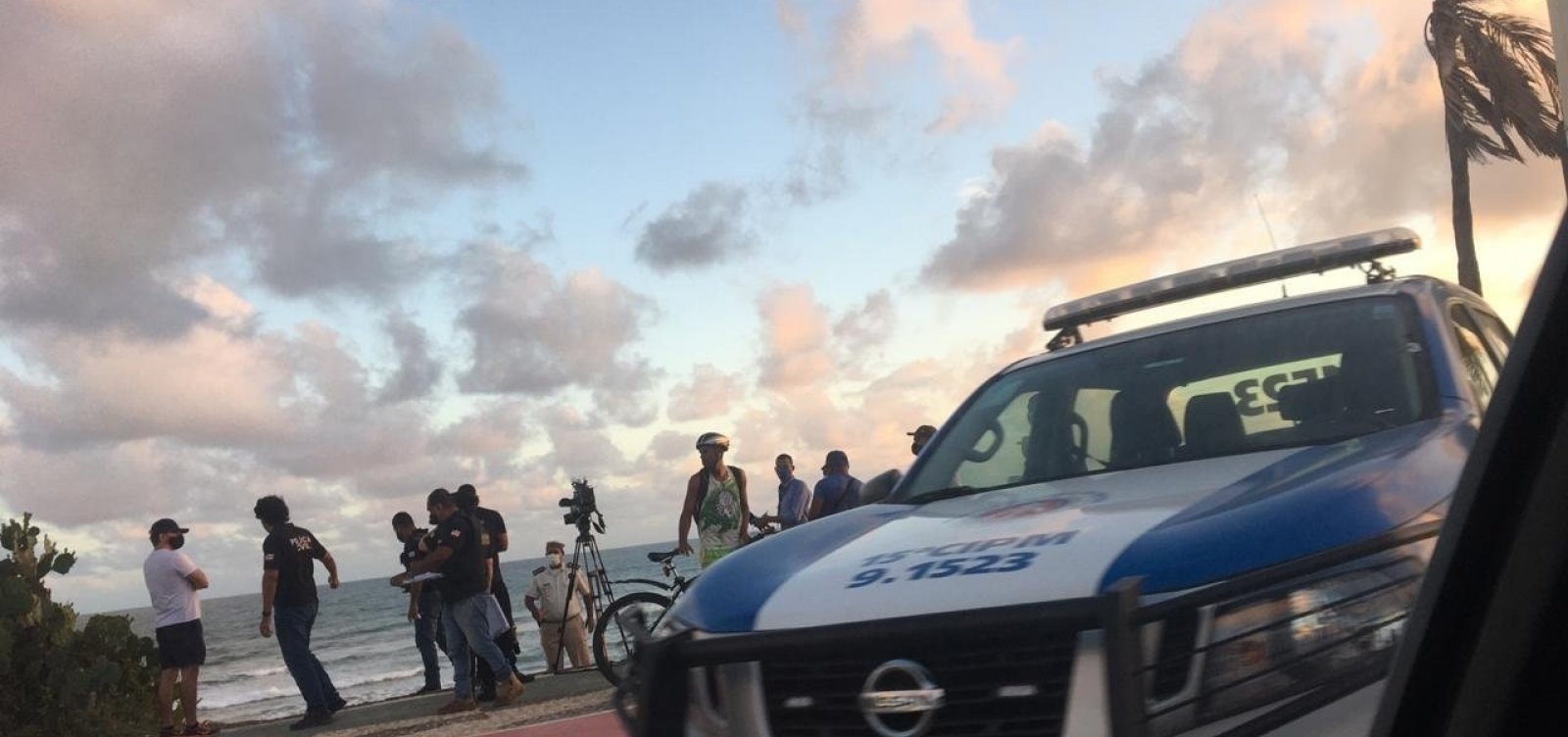 Três pessoas morrem durante tiroteio em praia de Jaguaribe
