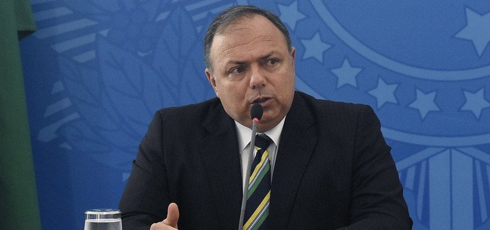 Pazuello culpa imprensa por desinformação sobre vacinas durante entrevista coletiva 