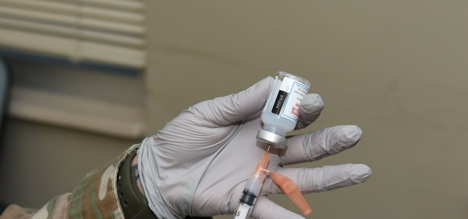 Vacina da Pfizer mostra eficácia contra mutações do coronavírus, aponta estudo preliminar