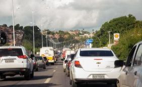 Trânsito intenso em diversos pontos da cidade nesta sexta-feira