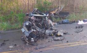 Colisão entre carro e caminhão deixa quatro mortos na BR-142