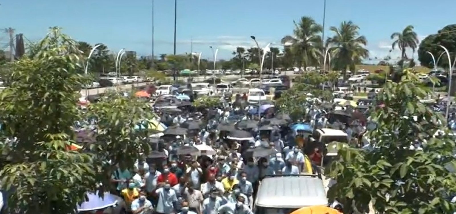 Funcionários da Ford de Camaçari protestam em frente à Assembleia Legislativa da Bahia