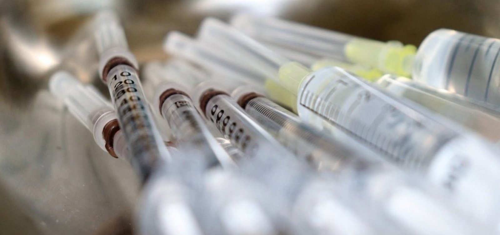 Ministério da Saúde diz ao STF que país não tem seringas suficientes para vacinas de Covid