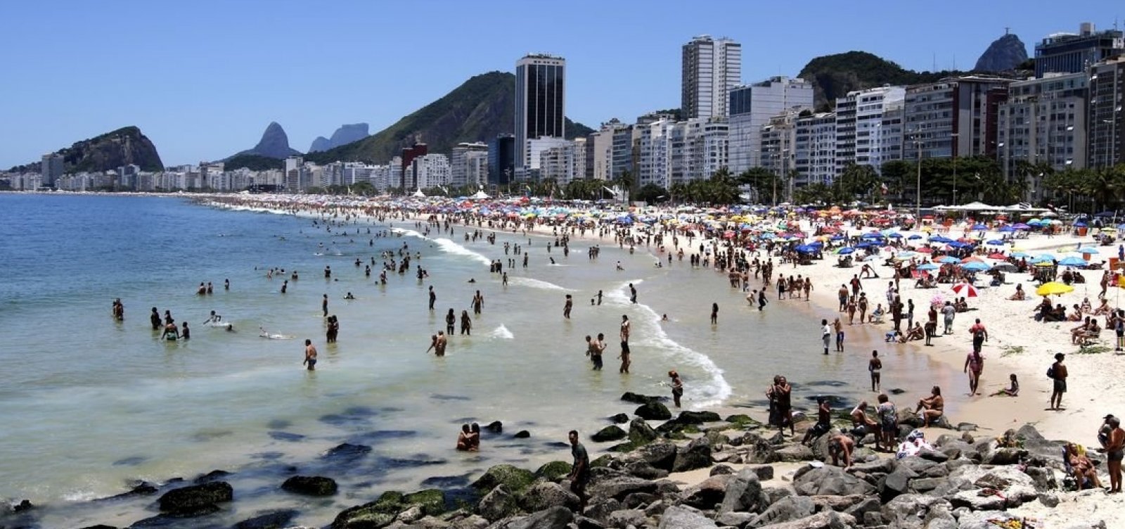 Homem é preso após tentar vender celular roubado ao próprio dono no Rio