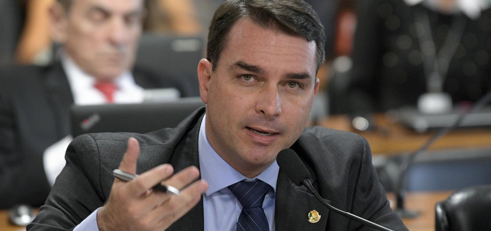 Flávio Bolsonaro pede que STF suspenda julgamento sobre foro no caso das rachadinhas