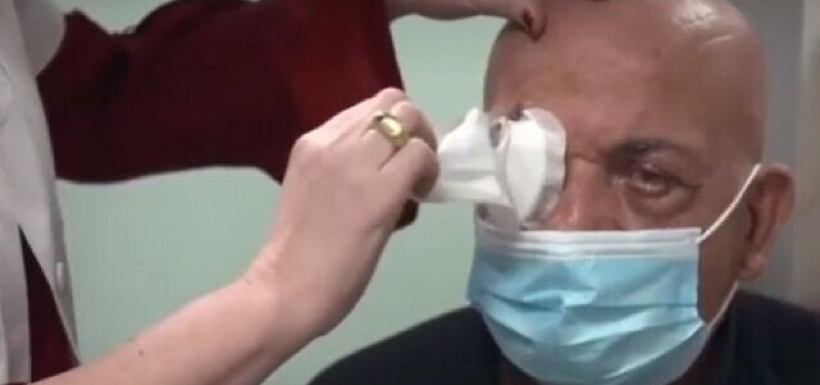 Primeiro transplante de córneas artificiais devolve visão a homem em Israel
