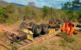 Chapada Diamantina: caminhão tomba e deixa dois mortos na BR-242