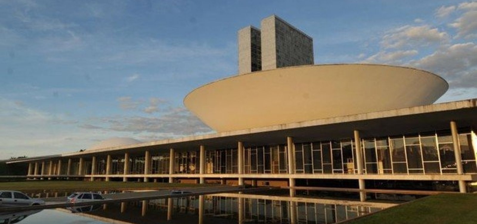 Planalto libera R$ 3 bi em obras em meio à eleição no Congresso