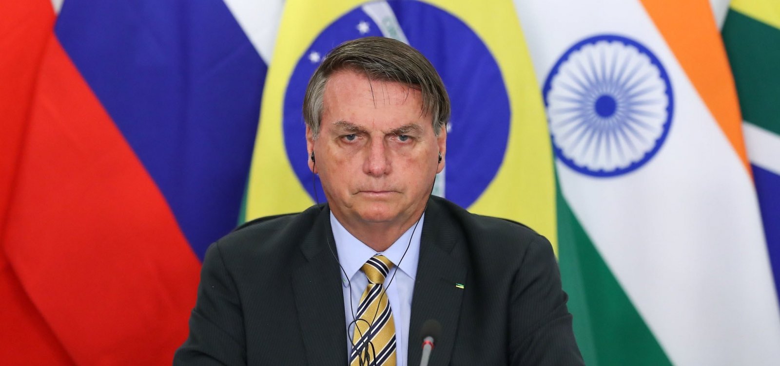 Um dia após falar em possibilidade de recriar ministérios, Bolsonaro nega intenção de reabertura