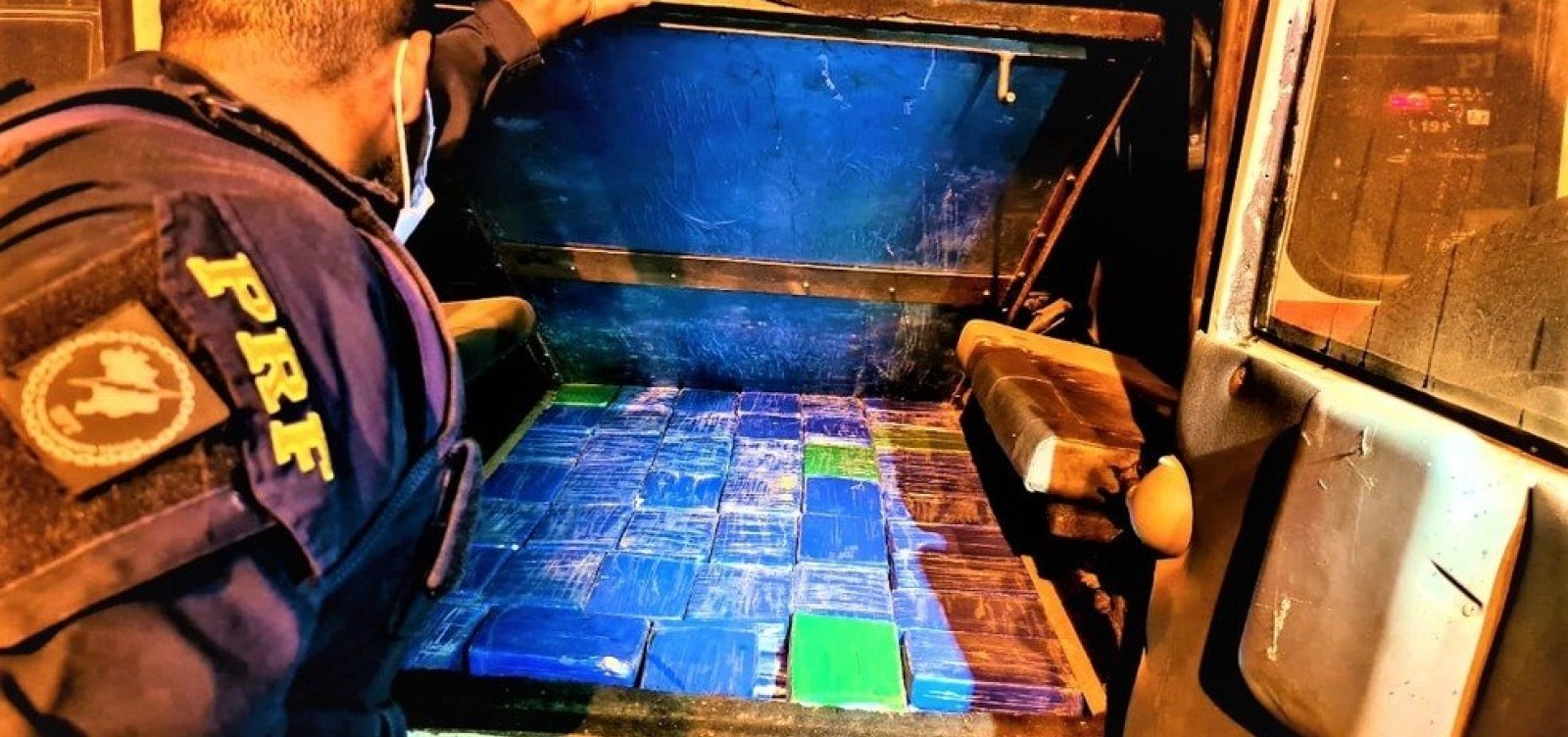 Homem é preso com mais de 90 kg de pasta-base de cocaína em carro de luxo