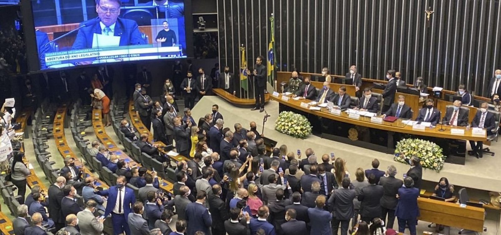 Ao lado de Fux, Pacheco e Lira, Bolsonaro lê mensagem ao Congresso