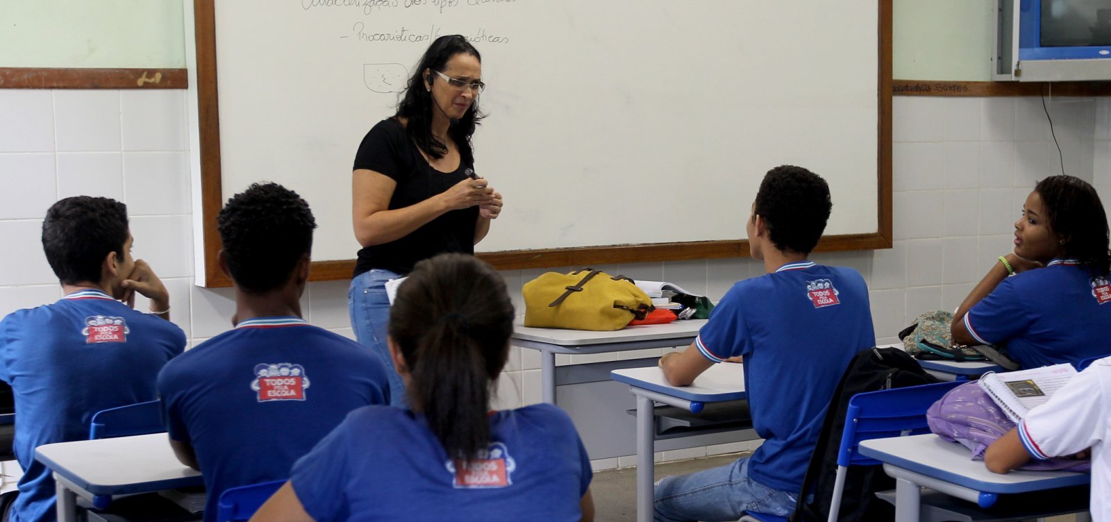 Frente Parlamentar pede prioridade de professores para vacinação